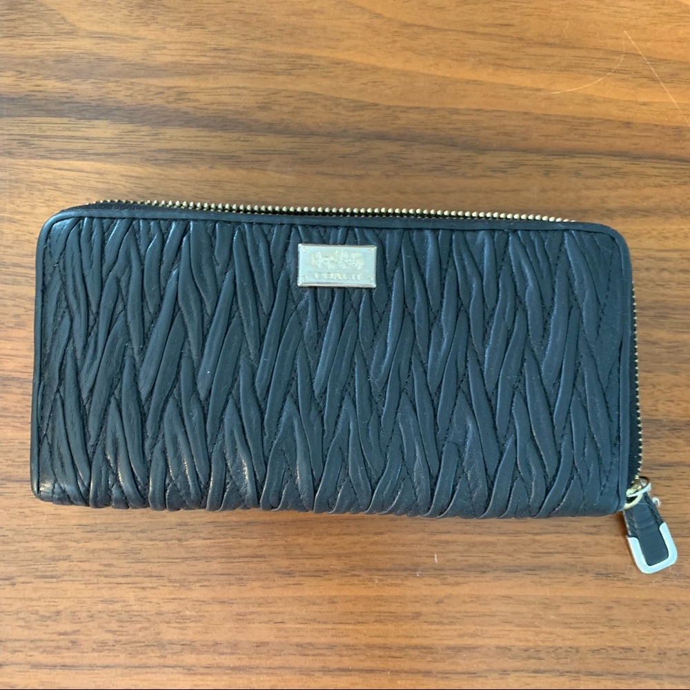 Coach Women’s Zip Wallet Wallet, black leather